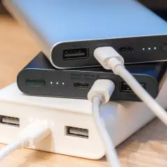 Power bank 4000mAh - poznaj rzeczywistą liczbę możliwych doładowań telefonu