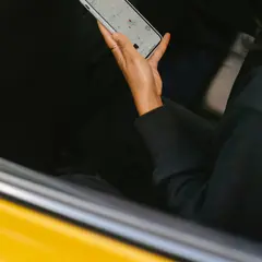 Jak napisać na Tinderze? 7 sprawdzonych sposobów na udany początek rozmowy