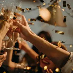 Jak się ubrać na imprezę w stylu Hollywood - poradnik stylizacji z klasą