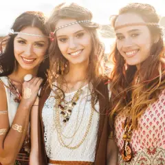 Jak ubierać się w stylu boho: kompletny poradnik z inspiracjami na 2025
