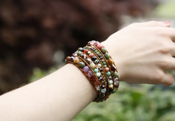 Jak zrobić bransoletkę w stylu boho krok po kroku - domowy tutorial DIY