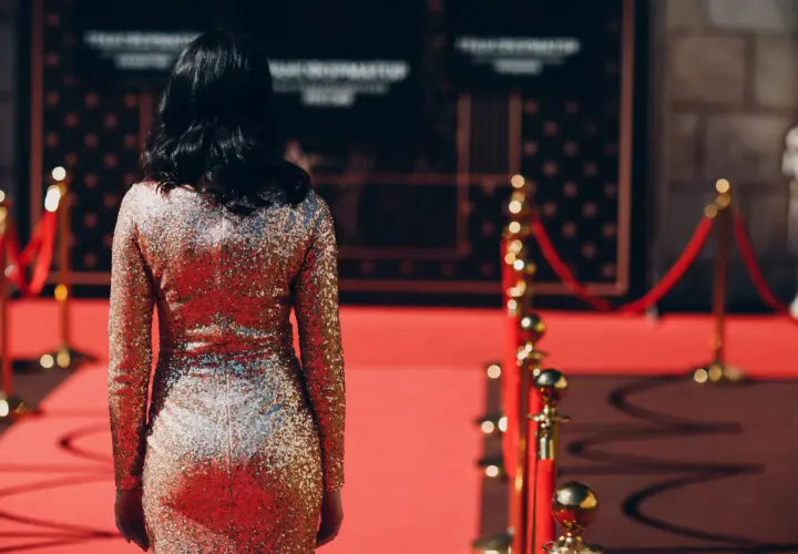 Jak się ubrać na imprezę w stylu red carpet: kompletny poradnik elegancji