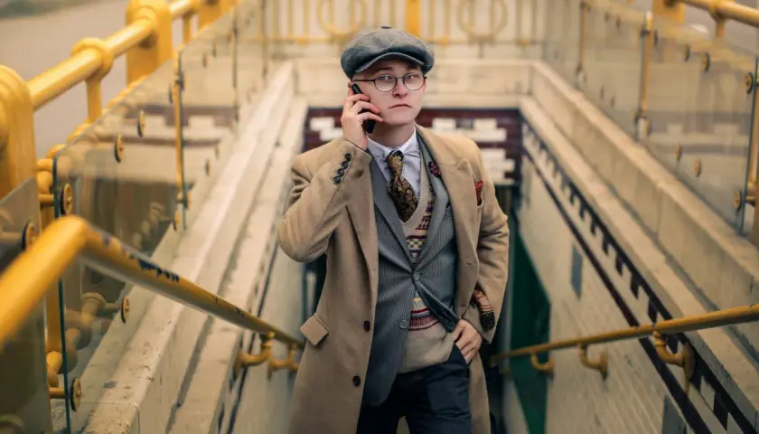 Od gangsterów do hipsterów: Jak ewoluowała moda męska lat 20.?