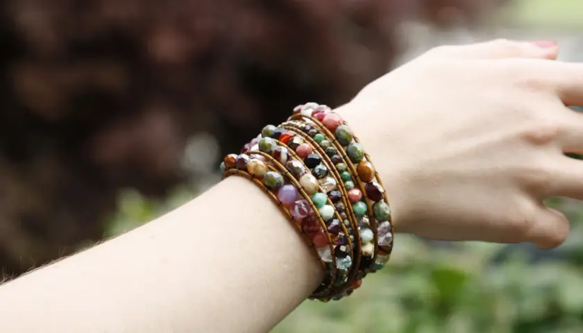 Jak zrobić bransoletkę w stylu boho krok po kroku - domowy tutorial DIY
