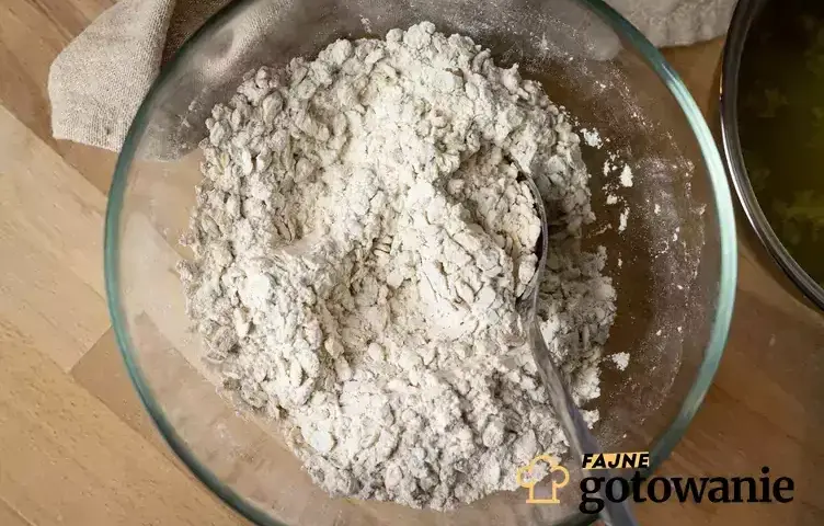 W przeliczeniu na łyżki ile to jest 20 dkg mąki - szybkie przeliczanie w domu